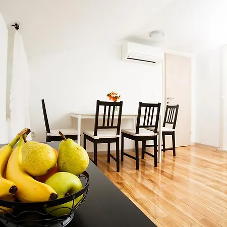 Neva Old Town Apartment *